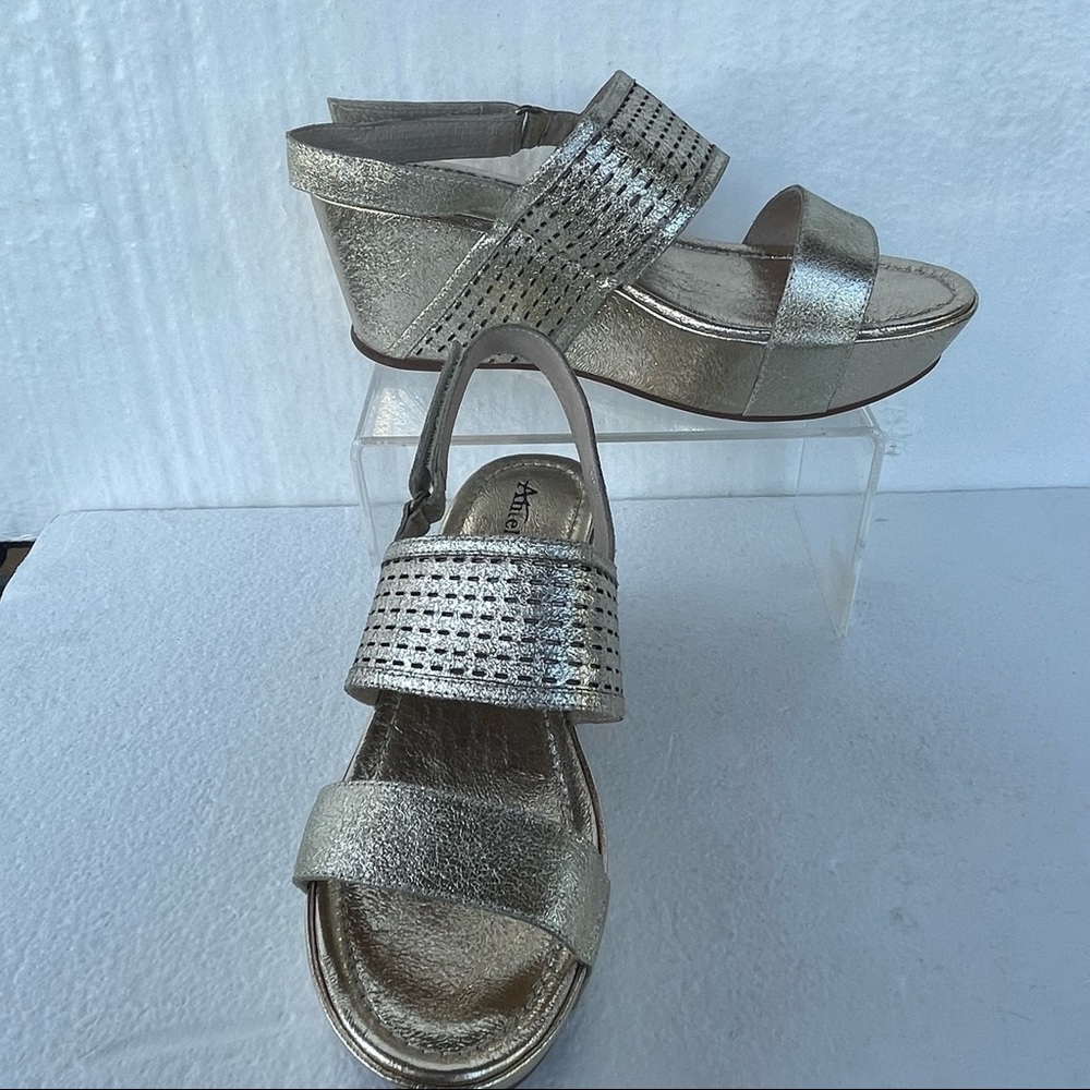 Antelope platform sandal